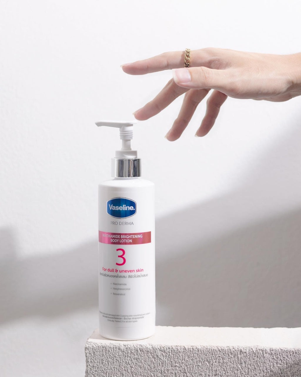 Vaseline Pro Derma Brightening with Niacinamide Body Lotion